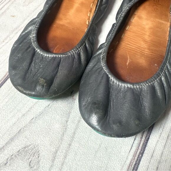 TIEKS BY GAVRIELI Metallic Gray Leather Slip On Foldable Ballet Flats Women Sz 8 - Picture 2 of 7